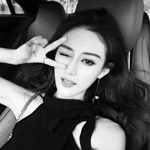 高冷黑白头像女图片大全 高冷美女头像黑白图片真人 20张