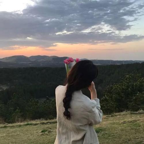 女生背影微信头像图片大全2022最火爆 20张