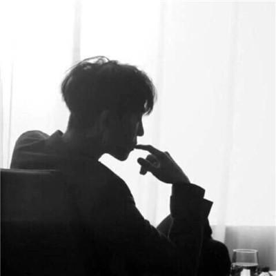 黑白伤感头像男生图片大全 黑白伤感头像男生图片真人 20张