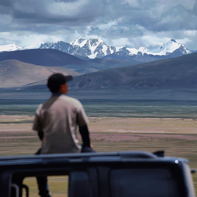 男生专用微信头像图片2022最新款真人背影系列 7张