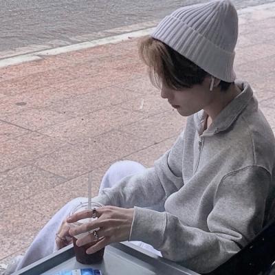 帅气男头真人照片不像网图 男头真人帅气超清照片可爱 20张